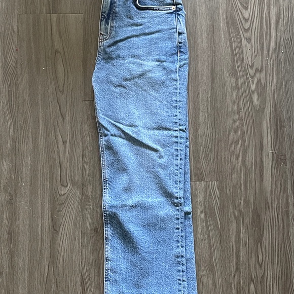 ASOS DESIGN - Petite high rise stretch ‘effortless’ crop kick flare jeans - Picture 4 of 5